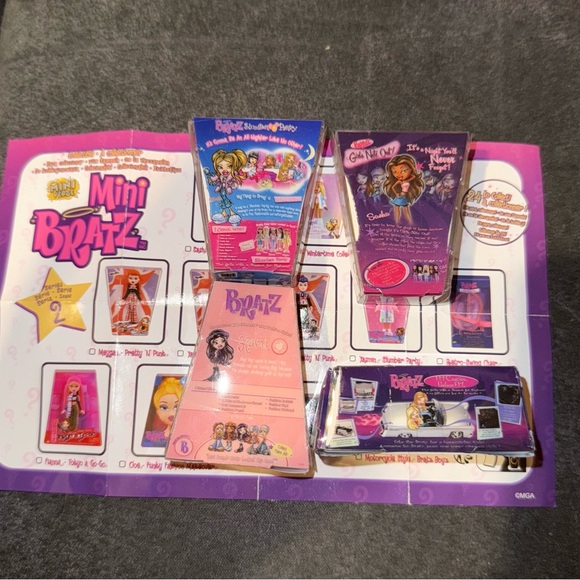 Bratz Mini Series 2 Display Set - Picture 2 of 2